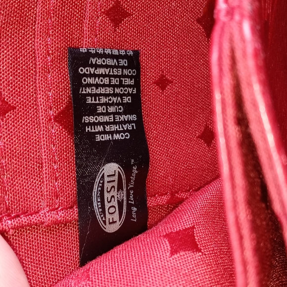 FOSSIL RED COW HIDE WALLETT/WRISTLET - Picture 5 of 6